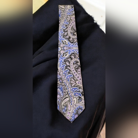 Men's 100% silk necktie Purple paisley Design 58" L - Picture 1 of 8